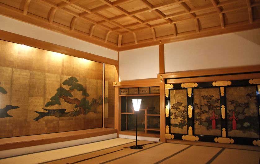The luxurious interior of the Oshoin Palace at Sasayama Castle.