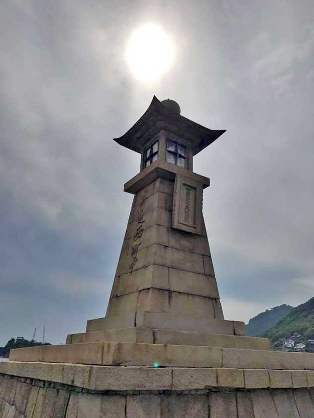 11m-tall Edo Period lighthouse at Tomonoura, Japan.