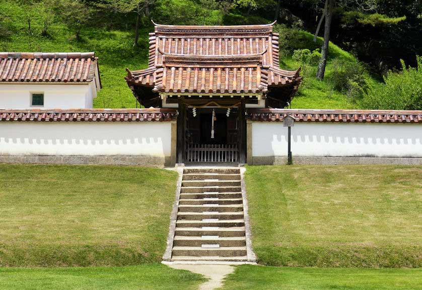 Shizutani Shrine enshrining the school's founder Ikeda Mitsumasa, Okayama.