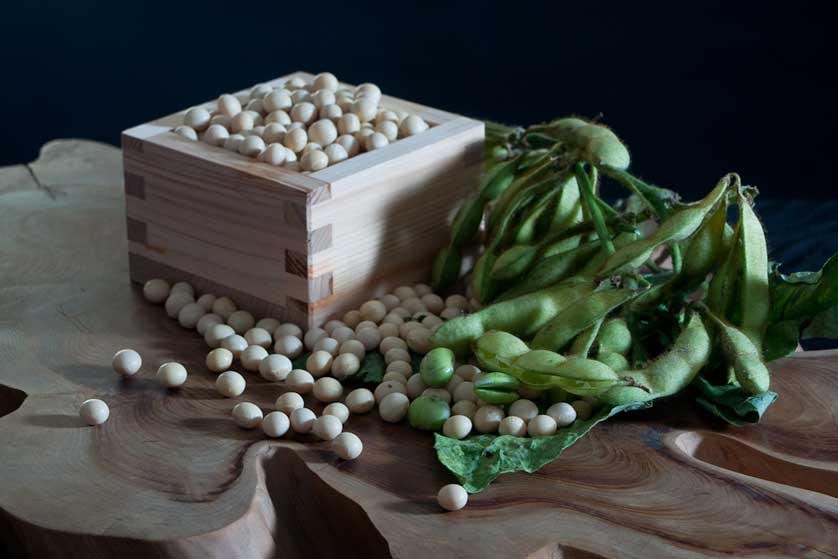 The raw material for soy sauce - soy beans.