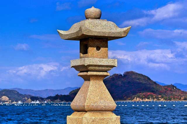 Stone Lanterns in Japan | Japan Experience
