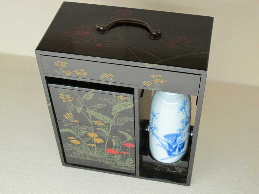 Sake carrier and flask, Sumiya Motenashi Art Museum, Shimabara former entertainment quarter, Kyoto