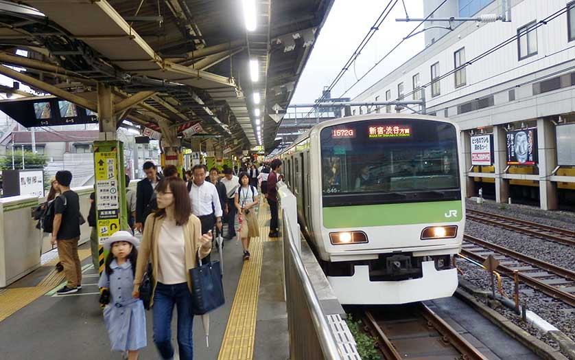 JR Yamanote Line train.