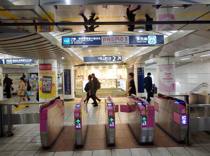 Ticket gate for the Tokyo Metro Tozai Line at Takadanobaba.