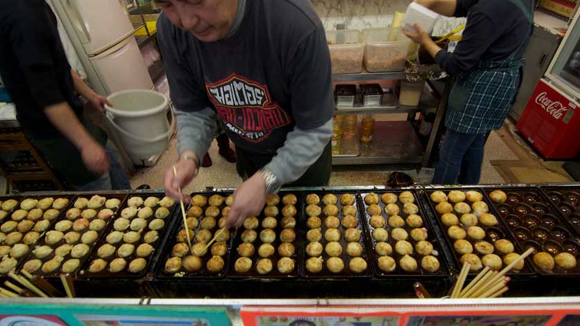 Takoyaki-tasting in Osaka.