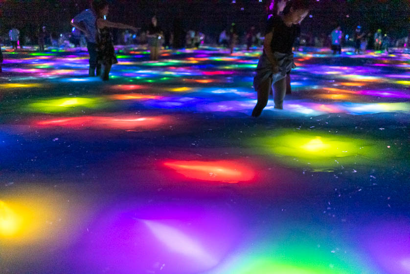 Drawing on the Water Surface Created by the Dance of Koi and People - Infinity, teamLab Planets, Toyosu, Tokyo.