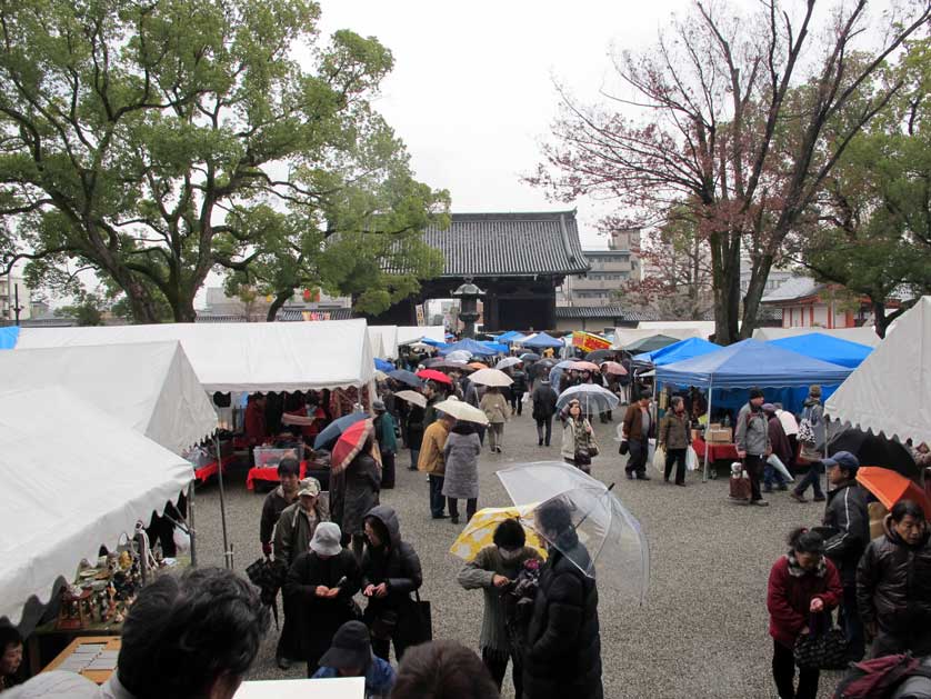 The market at Toji on a wet January day, Kyoto.