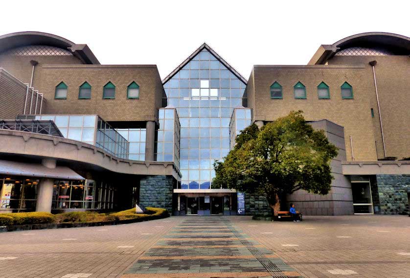 Tokushima Prefectural Museum and the Tokushima Museum of Modern Art.