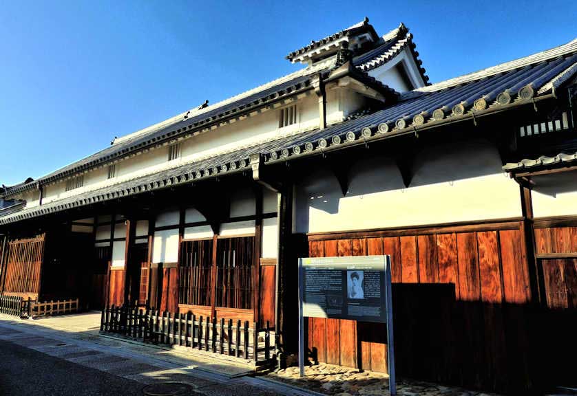 Entrance to the Sugiyama Mansion in Jinaimachi.