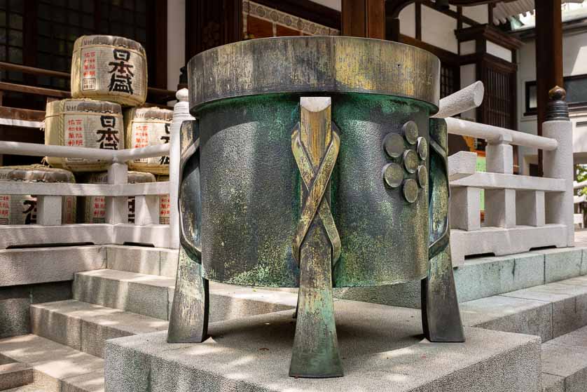 Bronze urn, Torigoe Shrine, Taito-ku, Tokyo.