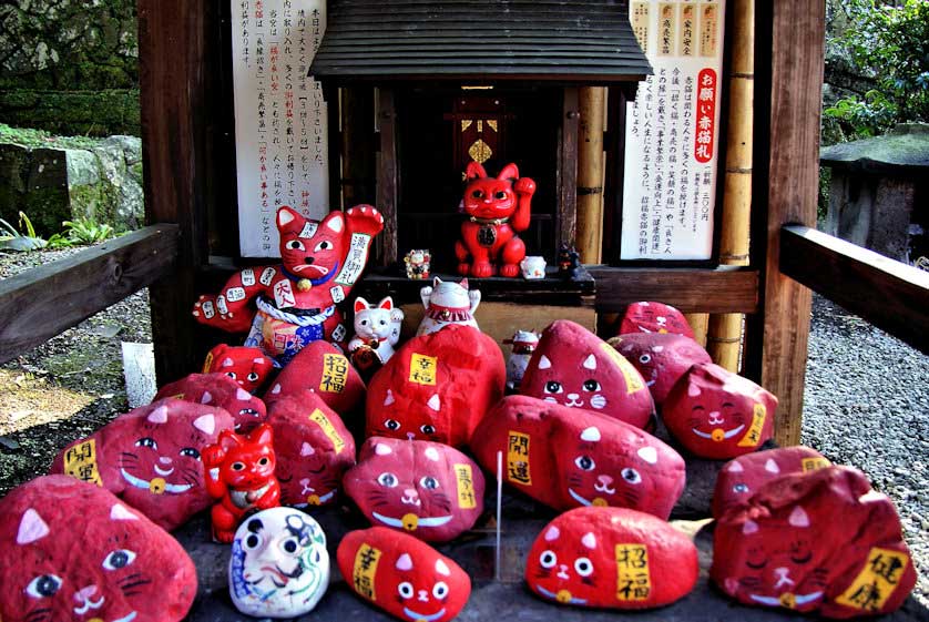 Red Cat Shrine in the grounds of Fukura Tenmangu Shrine, Usuki, Oita Prefecture.