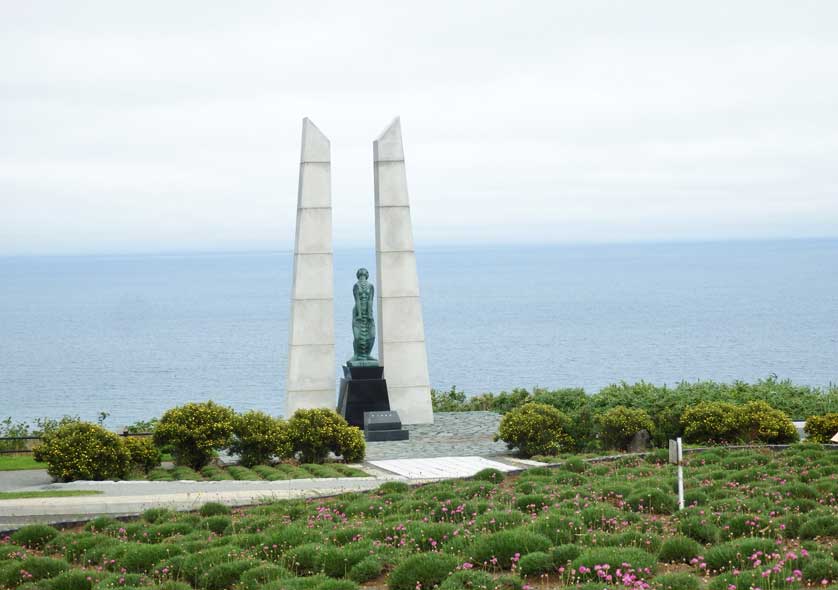 Hyosetsu-no-Mon Gate, Wakkanai Koen Park, Hokkaido.