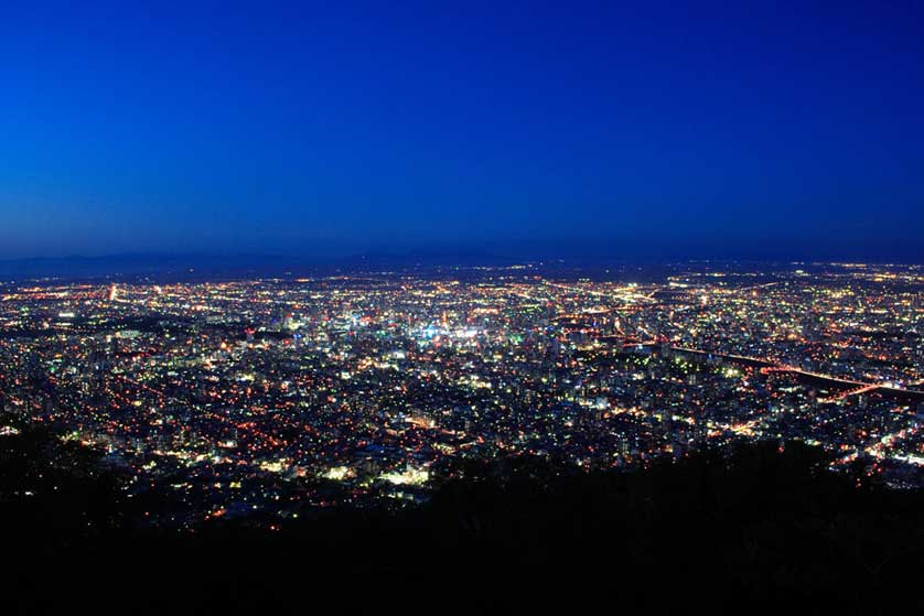 Night view from Mount Moiwa (photo: Sapporo Tourist Association).