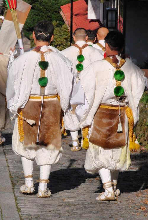 A gathering of yamabushi on Mount Daisen. The goatskin hisshiki clearly visible.