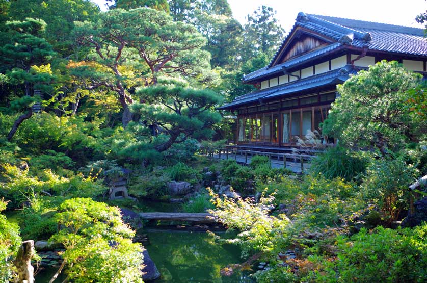 Yoshikien Garden, Nara, Japan.