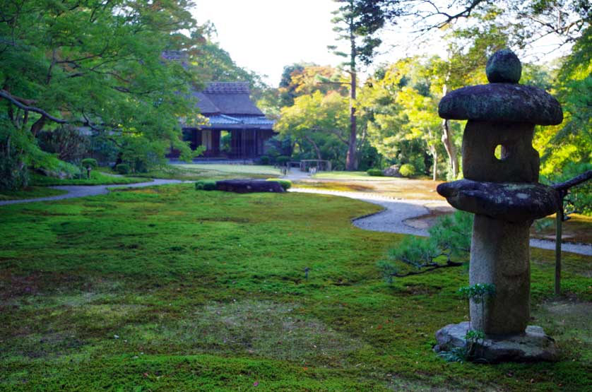 Yoshikien Garden, Nara, Japan.