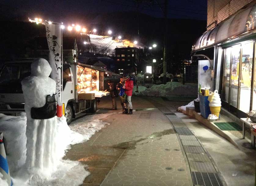 Snowy kendo practice dummy, Zao Onsen.