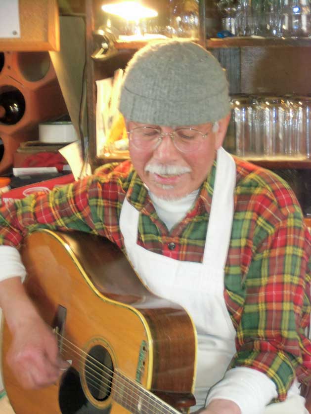 Milestone Guitar Loving Cook, Zao Onsen