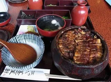 Un plat D'hitsumabushi