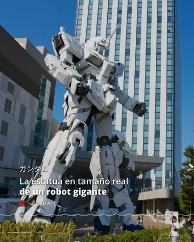 La estatua en tamaño real de un robot gigante