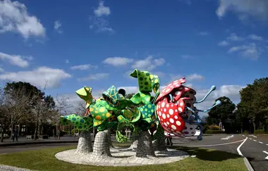 Fleurs géantes dans le musée en plein air de Kirishima