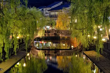 kinosaki onsen vue de nuit saules