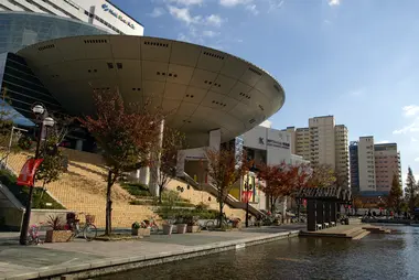 Kobe Fashion Museum