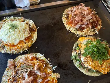 Okonomyaki on the teppan grill 