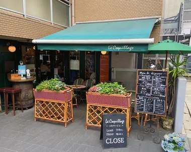 Terrace seating at Le Coquillage