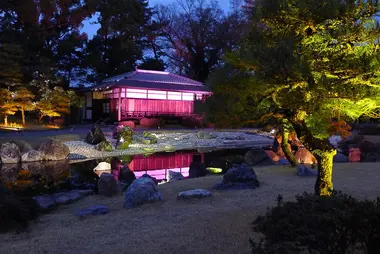 Naked meet Nijo-jo Castle