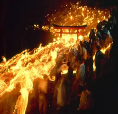 Un festival du feu au Japon