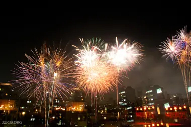 Feux d'artifice sur la Sumida