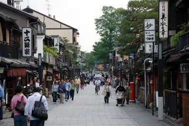 Ruelle Hanamikoji