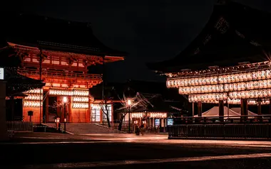 Le sanctuaire Yasaka de nuit