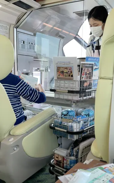 Chariot ambulant dans un train au Japon