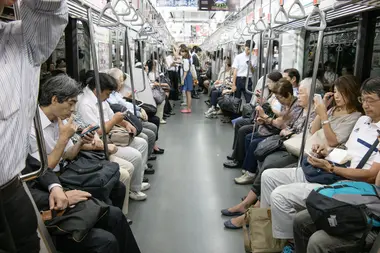 Places assises dans les trains au Japon