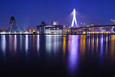 Le port Aomori, la nuit