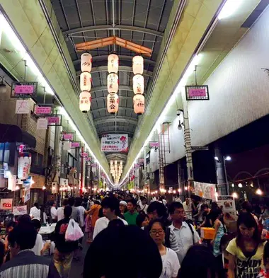 Busy hour in the Sanjō shopping mall