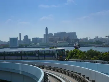 yurikamome-metro-odaiba