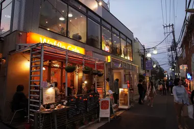 Après une bonne séance de shopping, rien de mieux qu'une pause au café