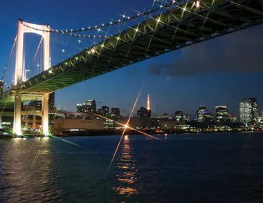 Passage sous le Rainbow Bridge avec la croisière Symphony