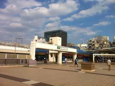 L'entrée de la gare JR Ueno au niveau de Panda bashi