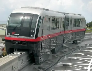 El monorail de Okinawa en Naha