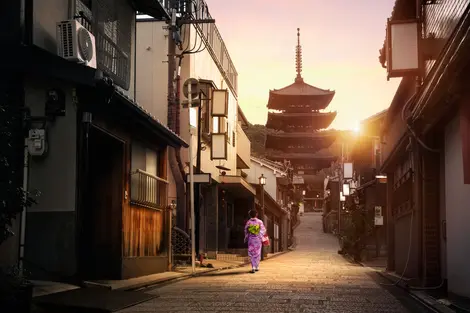 Arrival in Japan - Kyoto and Yasaka Pagoda at rising sun