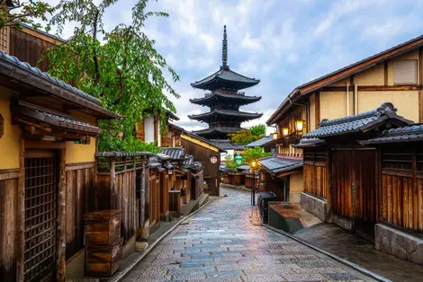 Walk on the streets close to Yasaka pagoda, in Gion, Kyoto old town