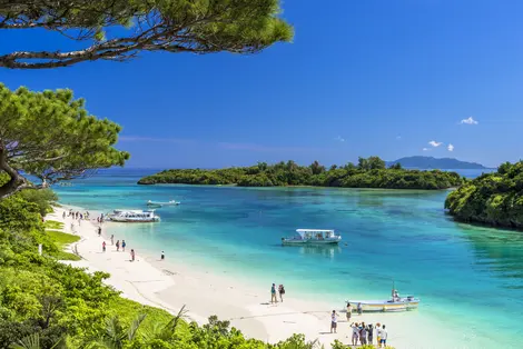 La plage de Kabira sur l’île d’Ishigaki fait sans aucun doute partie des plus magiques. Un véritable petit paradis !