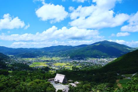 Japanische Landschaft und Berge um Yufuin auf Kyushu Island