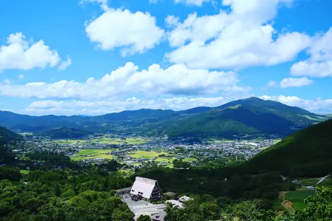 Campagne et montagne japonaises aux alentours de Yufuin sur 'lîle de Kyushu