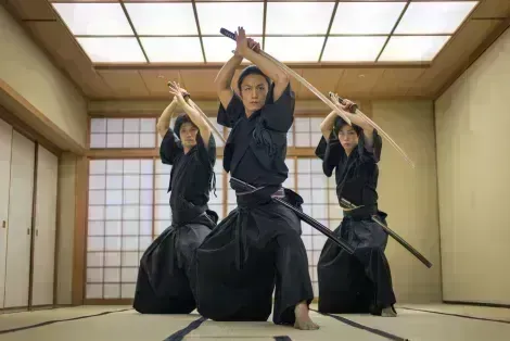 Athlètes participant à une expérience de Samourai kendo, un art martial japonais