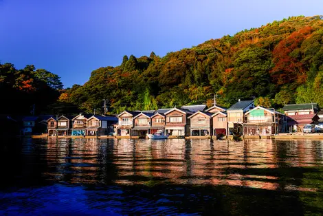 Les maisons de pêcheurs du village japonais d'Ine, au Nord de Kyoto